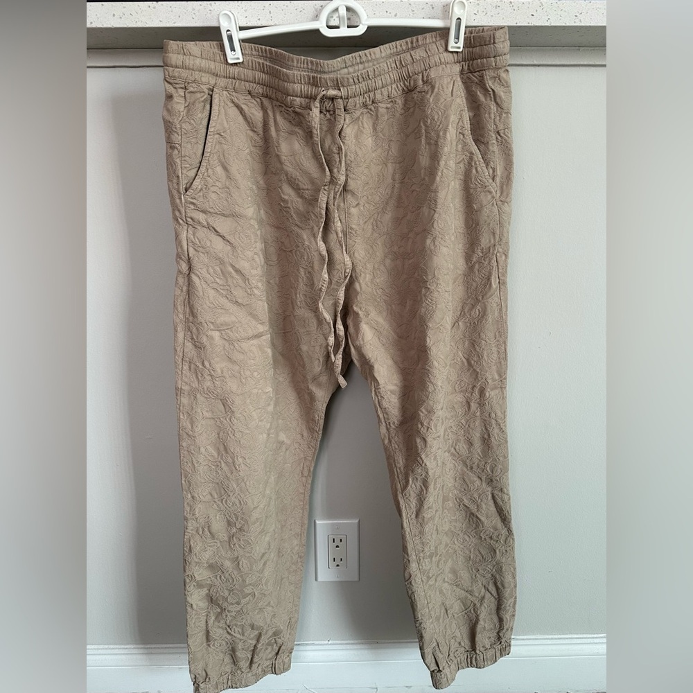 Pete&Greta x Johnny Was Textured Embroidered Tan Joggers woman’s Large